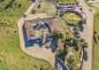 Tiene una plaza de toros, un coto de caza y 1.000 metros cuadrados: así es la finca que ha salido en venta en este pueblo de Cádiz