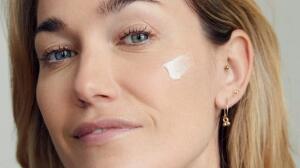 Los mejores protectores solares anti-arrugas para cuidar la piel y retrasar el envejecimiento