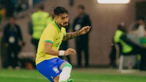 Elogios en Brasil al sevillista Alex Telles