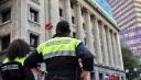 Acusan de machista a la Policía de Bilbao por animar a hombres y mujeres a denunciar malos tratos